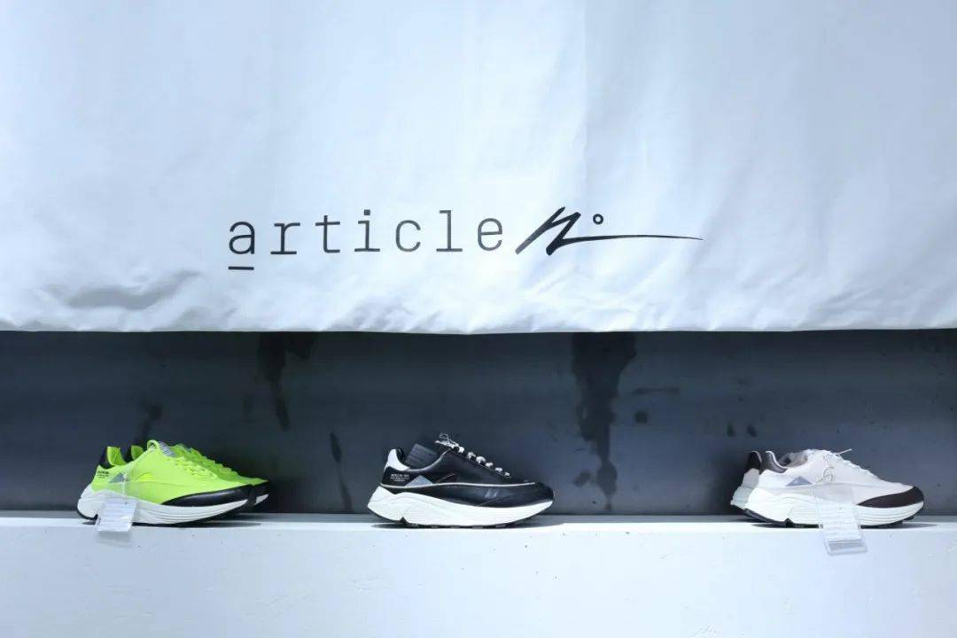 帆布鞋|这不是一双简单的「帆布鞋」