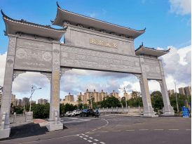 已成为鸦岗村一个地标性建筑吉祥如意,延年益寿寓意全体村民仙鹤,灯笼