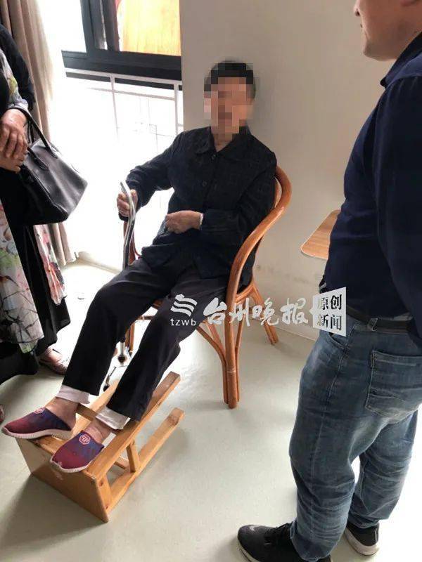 温岭88岁阿婆被护理员捆绑在床,见女儿喊"救救"!院方