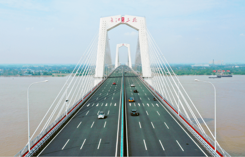 目前,  芜湖城南过江隧道也正在紧锣密鼓的施工中,隧道位于长江皖江