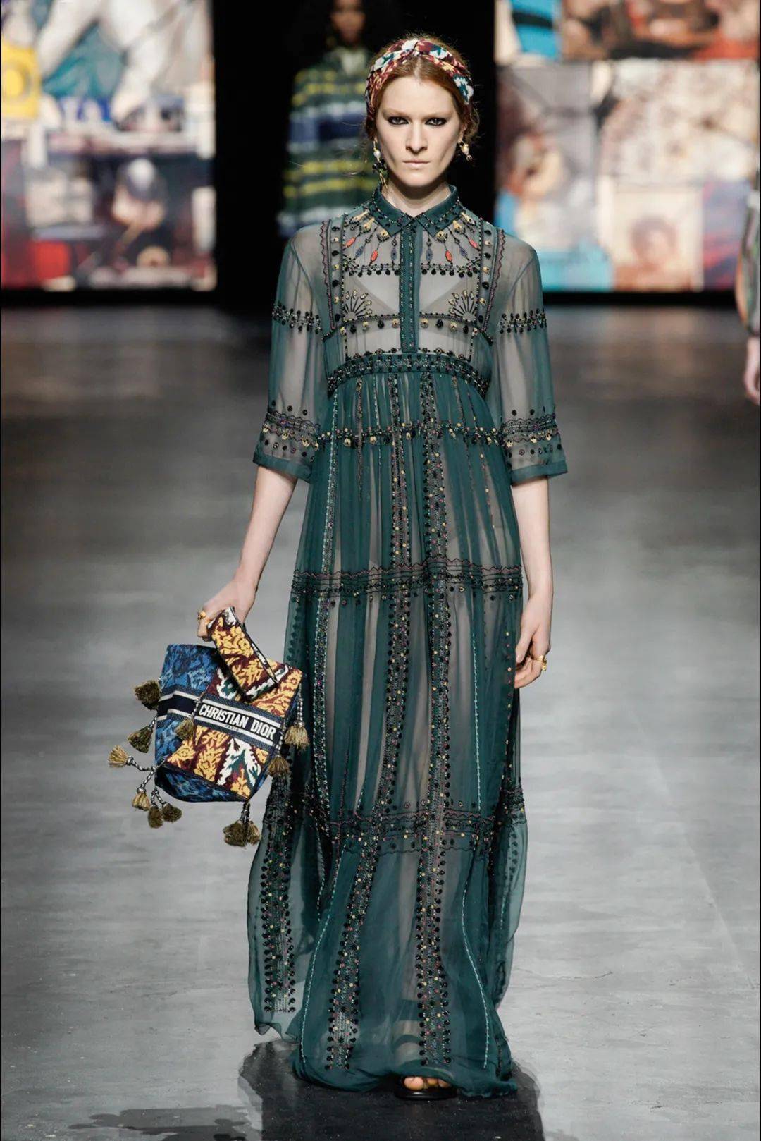 Lucia|让孟美岐、杨采钰都种草的美裙子 据说穿上它才更像“文化人”？