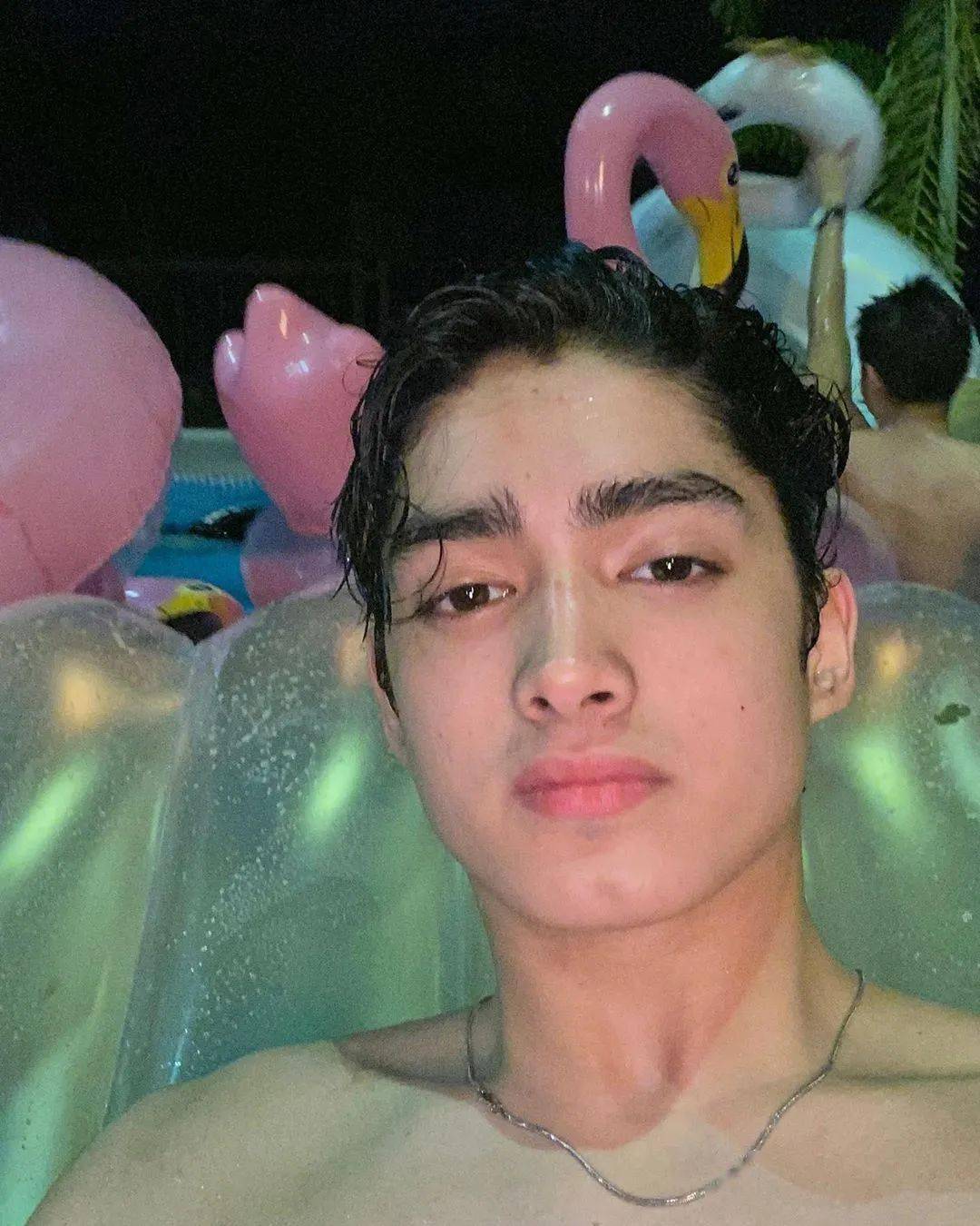 god|he's so cute, oh my god...