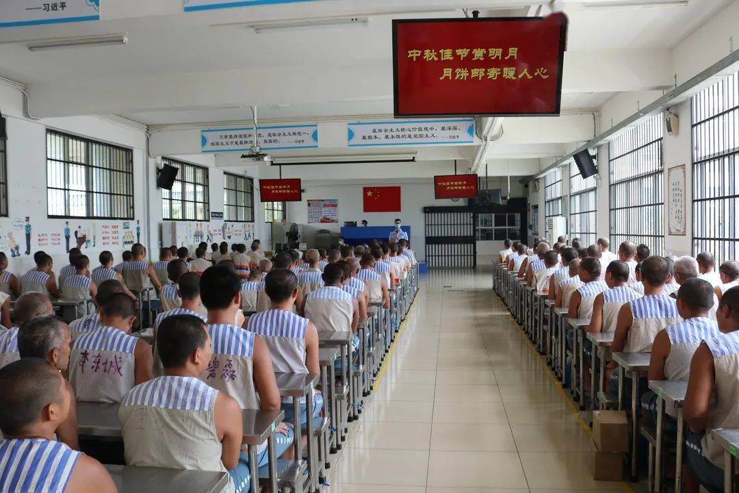 在中秋节来临之际,明康监狱开展邮寄月饼活动,组织符合条件的服刑人员