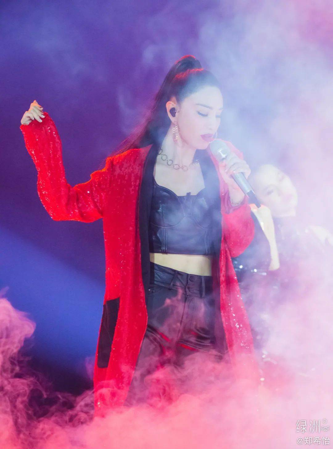 满分|乘风破浪的郑希怡永远飒气满分,快来揭秘她的“御龄魔法”~