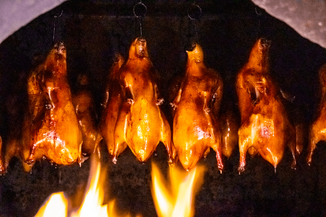 古法挂炉烤鸭做出一只 精品烤鸭需要什么专业步骤 嘞~让小编带你来