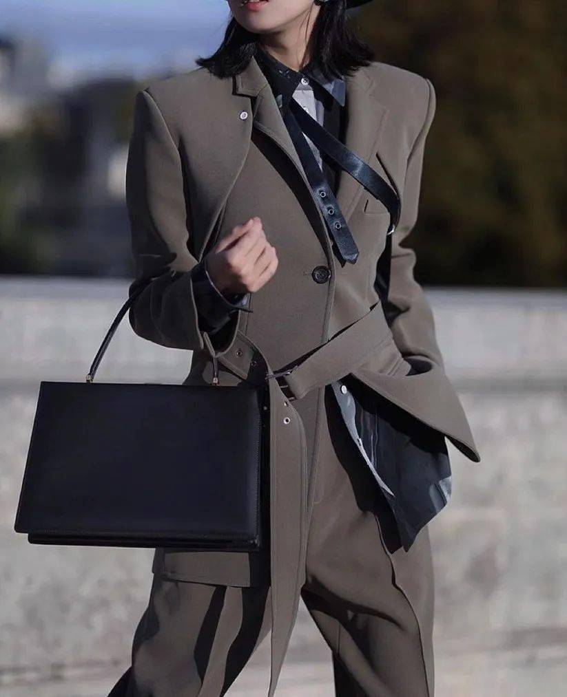 叛逆|他从Celine离职后,创立品牌短短一年火速爆红!新生代叛逆少年的禁欲系极简风~