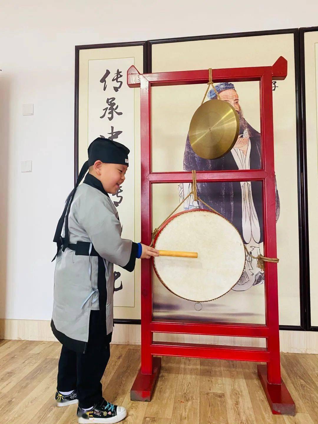 【蒙正国学幼儿园】"尊师开笔祈福·重道童军启航"纪念孔子诞辰日活动