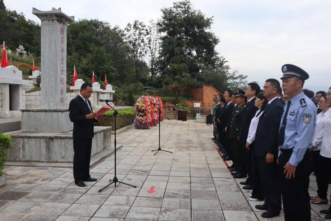 易门发布 09-30 18:06 订阅 9月30日,易门县在烈士陵园举行公祭活动