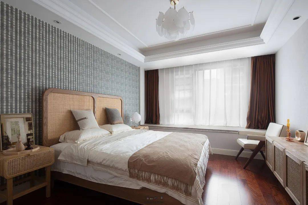 设计|满眼的复古治愈感，看设计师如何拯救精装猪肝红地板 | 颜青软装