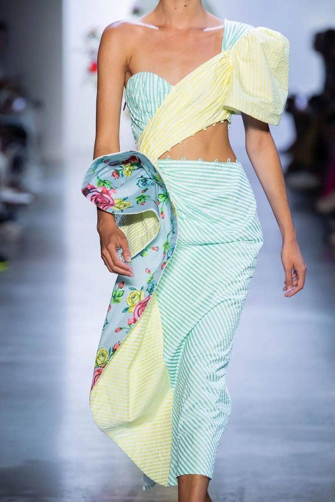 Gurung|犹如花卉田园诗的超美礼服设计，来自尼泊尔的＂名媛杀手＂设计师，美国第一夫人都爱他！