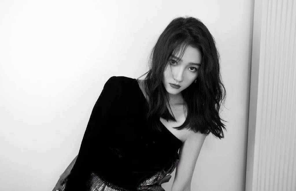 造型|入秋必选的第一款锁骨发造型