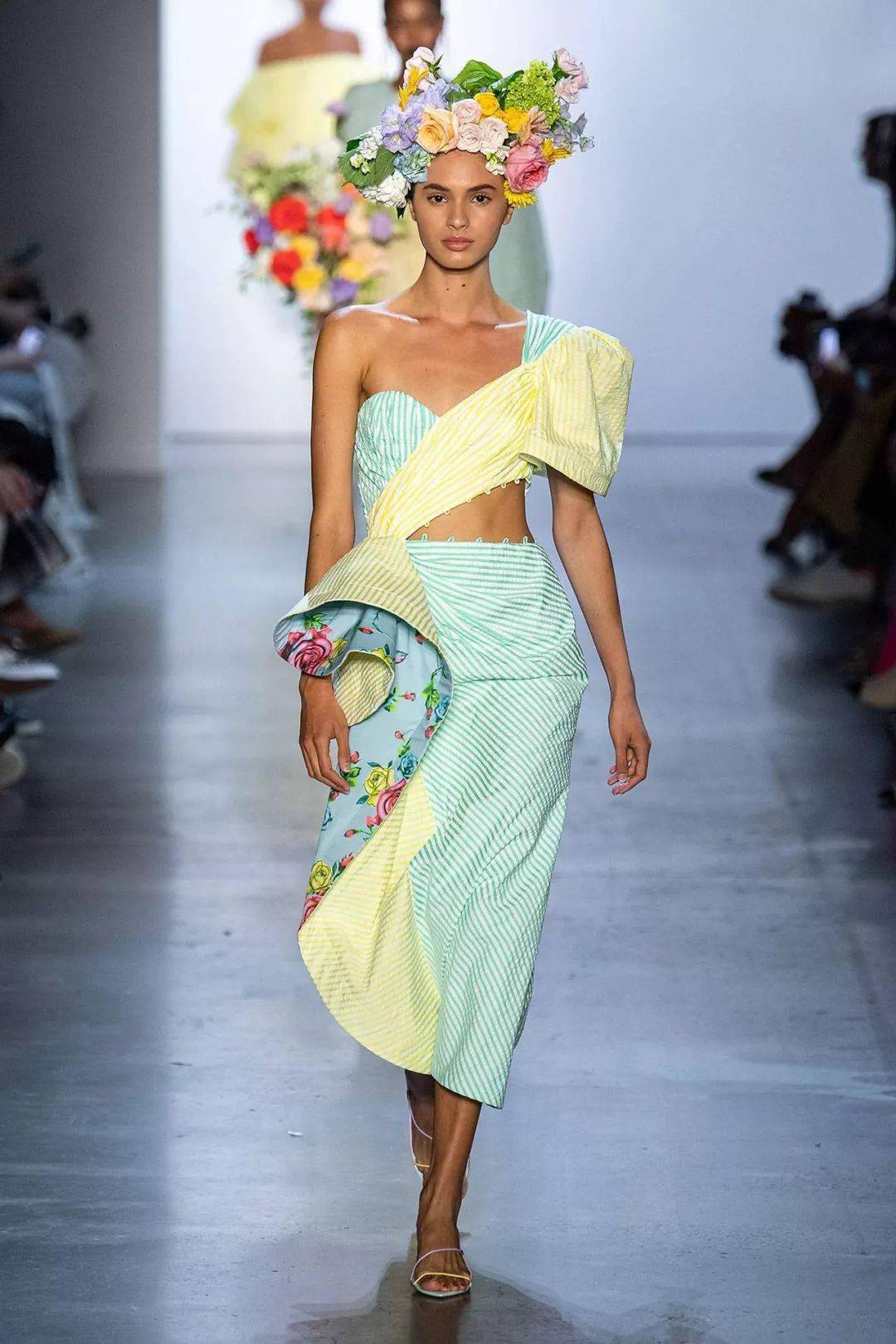 Gurung|犹如花卉田园诗的超美礼服设计，来自尼泊尔的＂名媛杀手＂设计师，美国第一夫人都爱他！