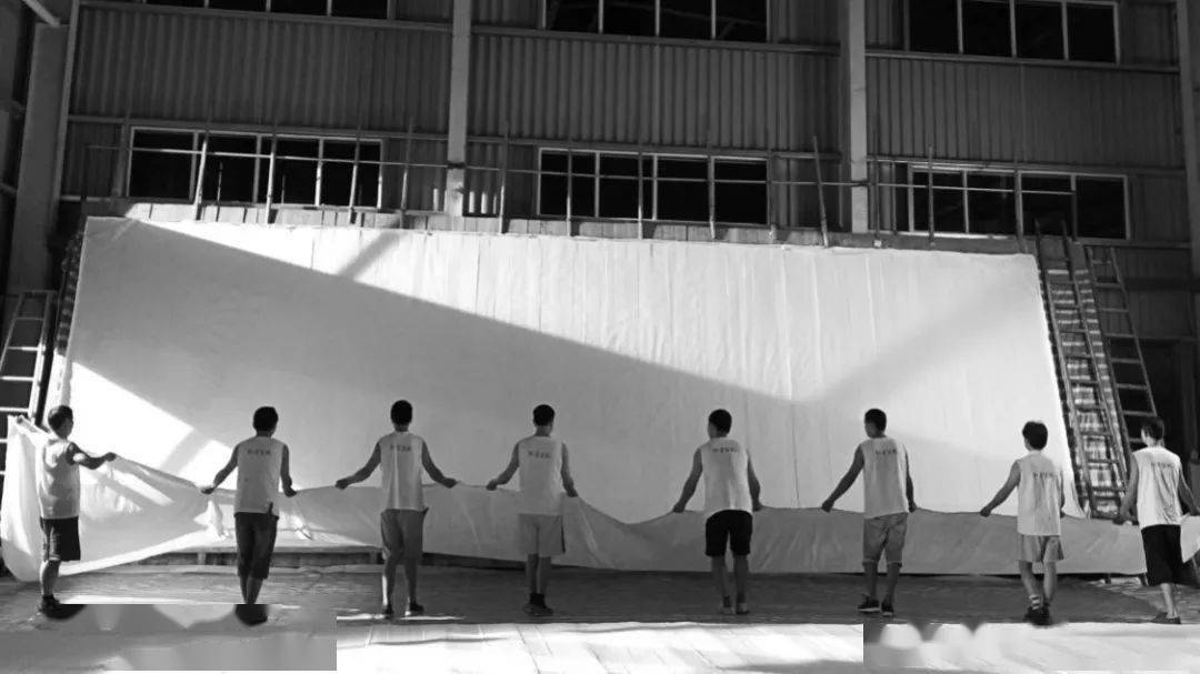 中国最美的高铁服务员 3730aa050f1a4abfa03eff00b69bafff.jpeg