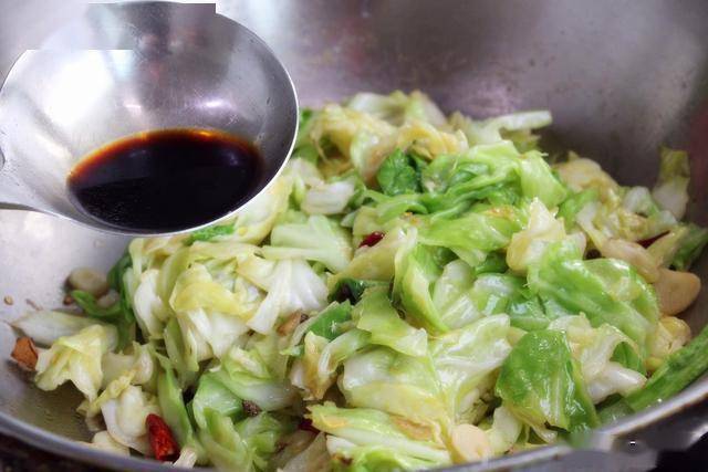 手撕包菜家常做法怎么炒 cc58da3f94364613b2d8710f3a42894f.jpeg