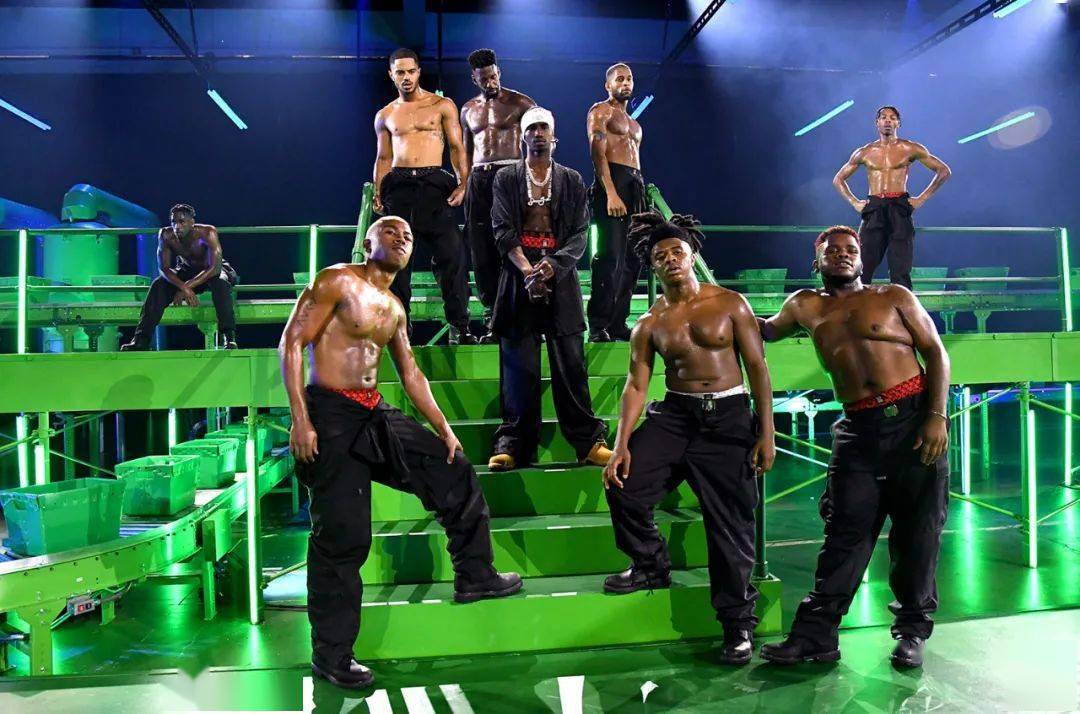 Rihanna|蕾哈娜又赢了，男士内衣系列刚发售就卖到断货！