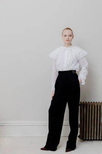 什么|穿衣搭配：外套里面穿什么？这3款基础内搭让你时髦整个秋天！