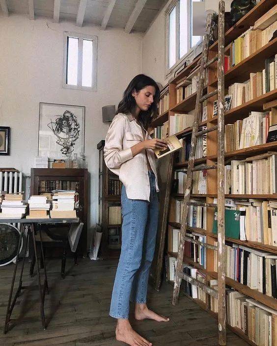 什么|穿衣搭配：外套里面穿什么？这3款基础内搭让你时髦整个秋天！