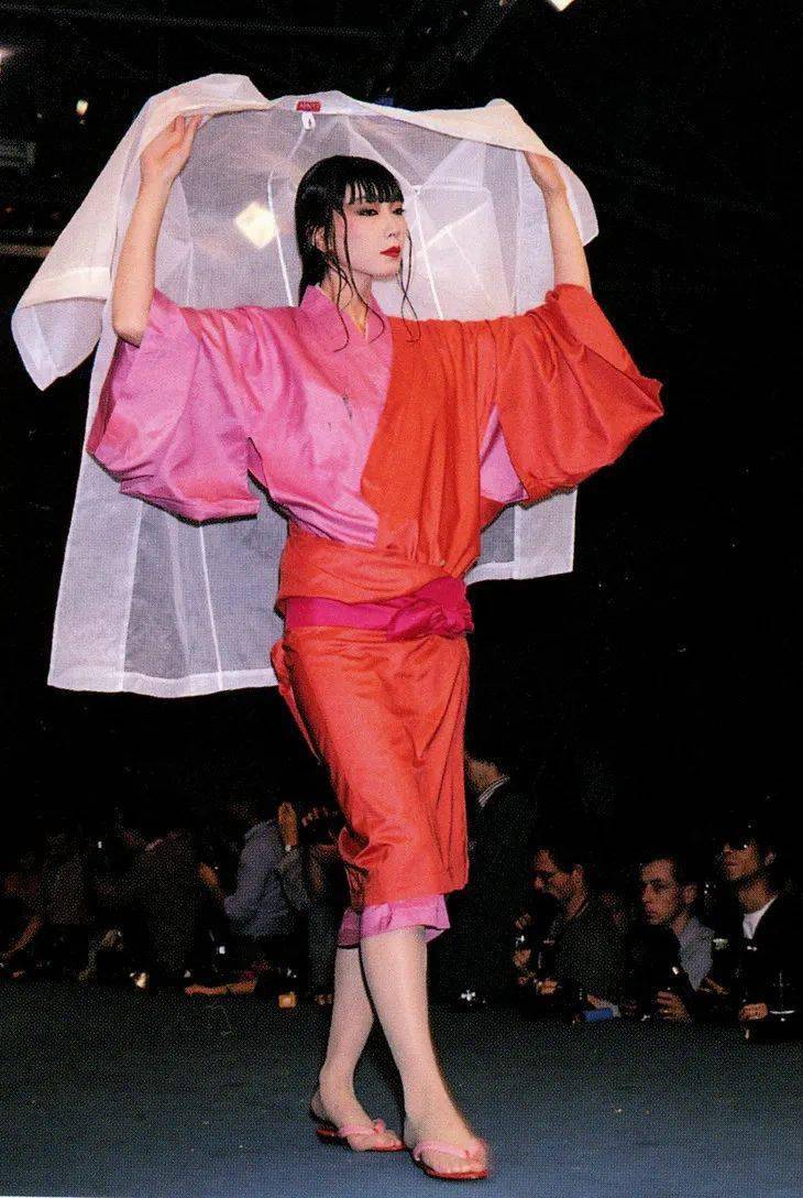 虎头|时髦办 | 虎头、眼睛都不是高田贤三,他只是纯粹的爱花少年