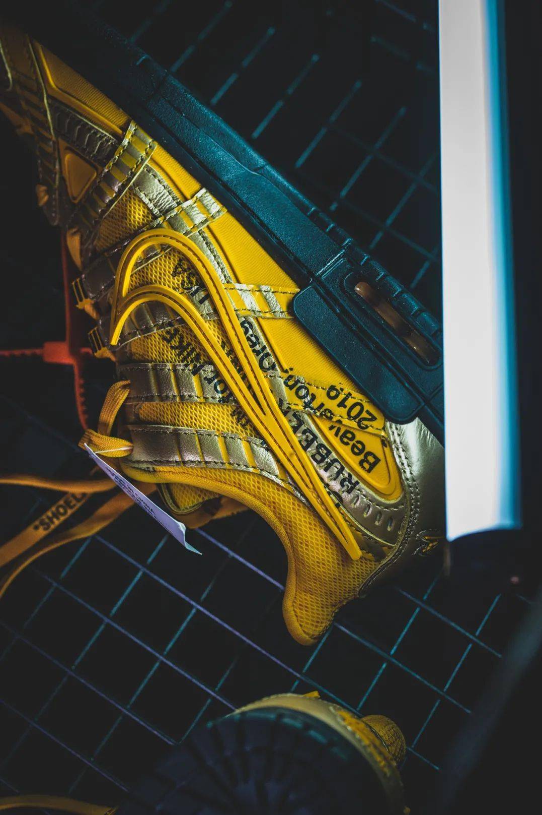 Off-White|500块钱,能否买一双 Nike × Off-White Rubber Dunk ?