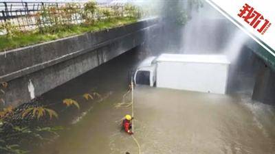 货车|杭州一货车坠入钱塘江 派出所副所长跳水救人