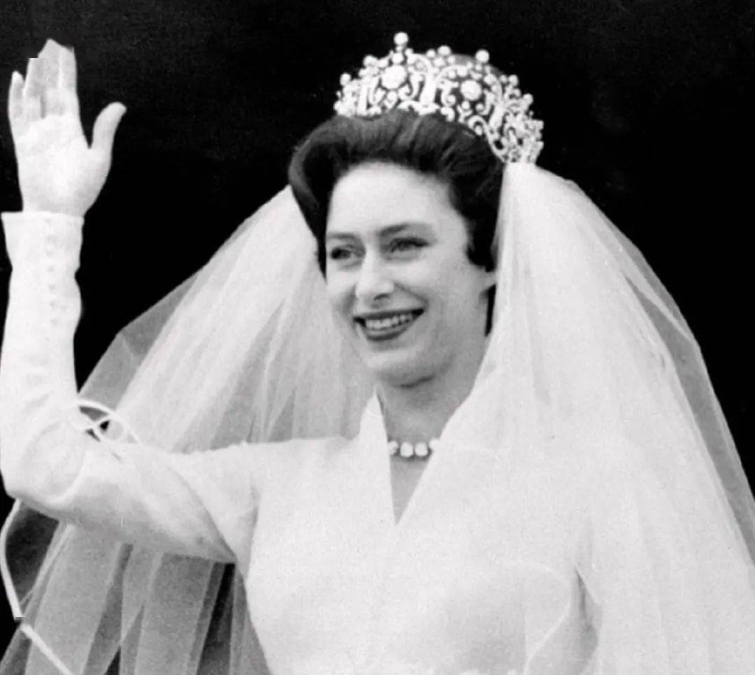 前夫|她是王室最“浪荡”公主，死后还遭前夫卖裸照！珠宝再多，也换不回圆满...