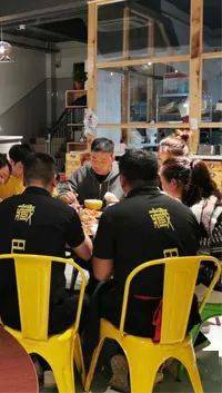 活动|1元吃烤鱼！1元喝啤酒！火爆全国的“小腰精”来唐河啦！