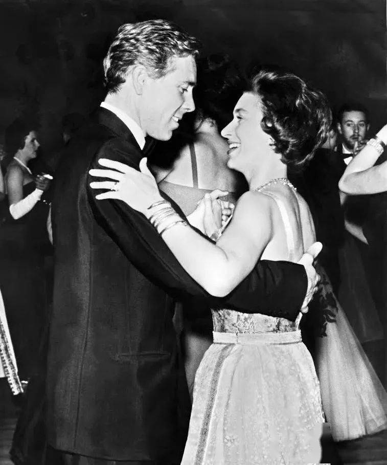 前夫|她是王室最“浪荡”公主，死后还遭前夫卖裸照！珠宝再多，也换不回圆满...