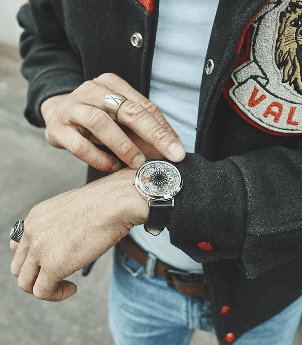 Jones|别再戴烂大街的 DW了！这个英国设计师，把手表玩儿出新花样