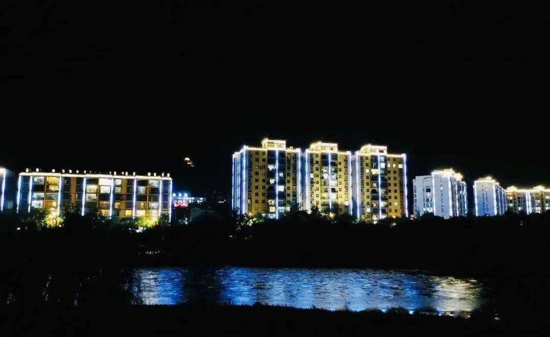 夜晚竟然美的如此浪漫!_景东县