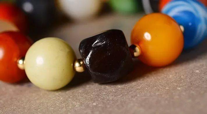 男性|男女戴手串的规矩,不是迷信,请认真记住：阴阳相宜，反之招祸！