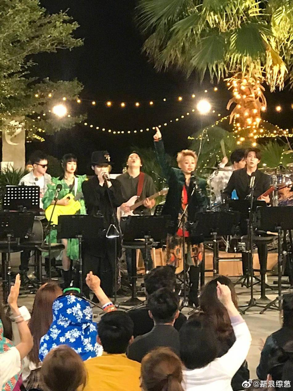 李斯丹妮|乘风破浪的姐姐路演张雨绮坐C位 徐峥和姐姐们共舞好妖娆