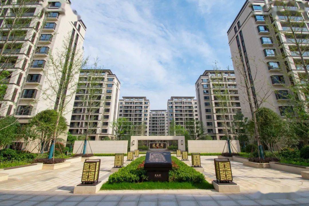 "媒体实景品鉴行"举办 实地体验不一样的"逸龙府"