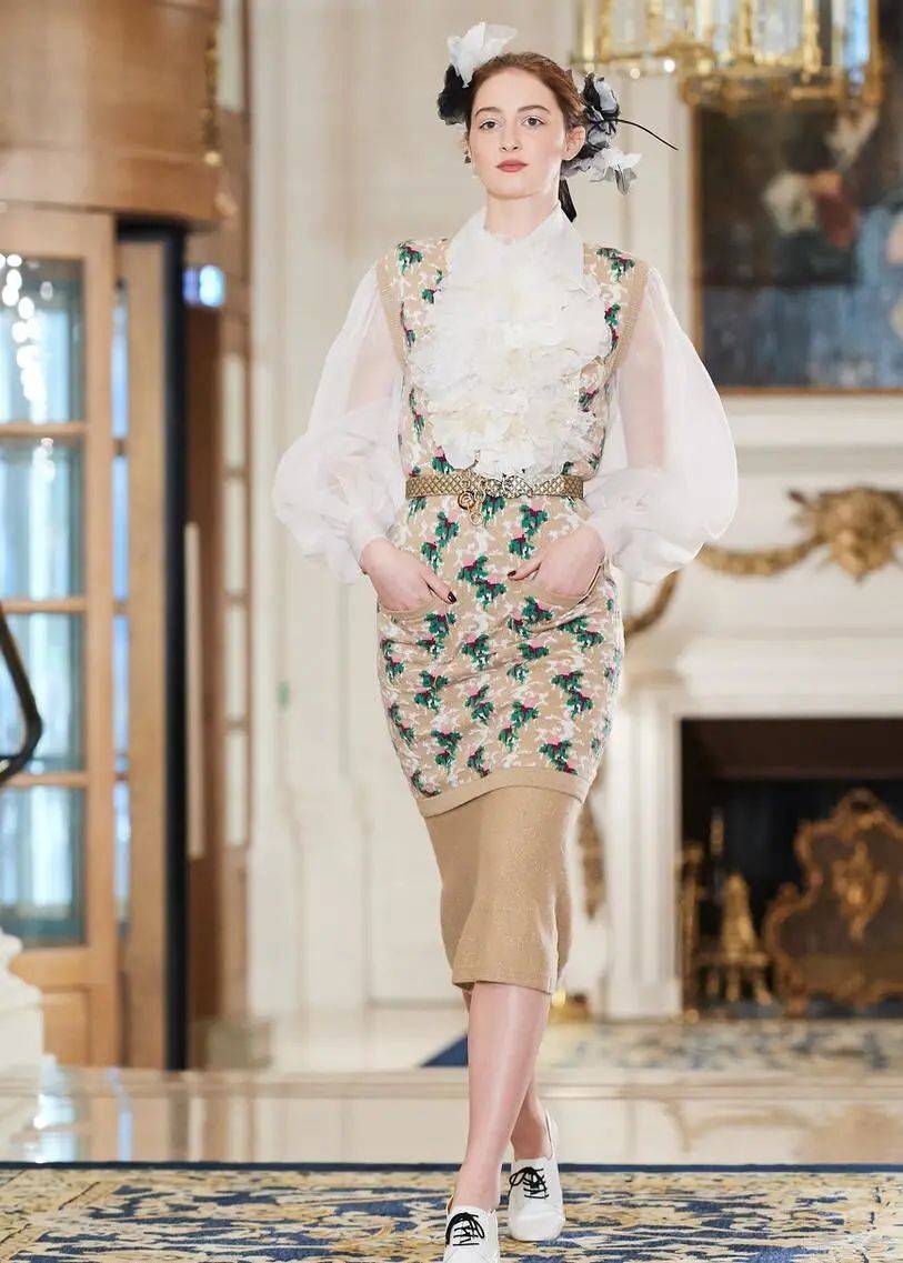 为美|还在减肥啊？这个秋天＂以胖为美＂，这几件衣服让你＂肉＂而不肿