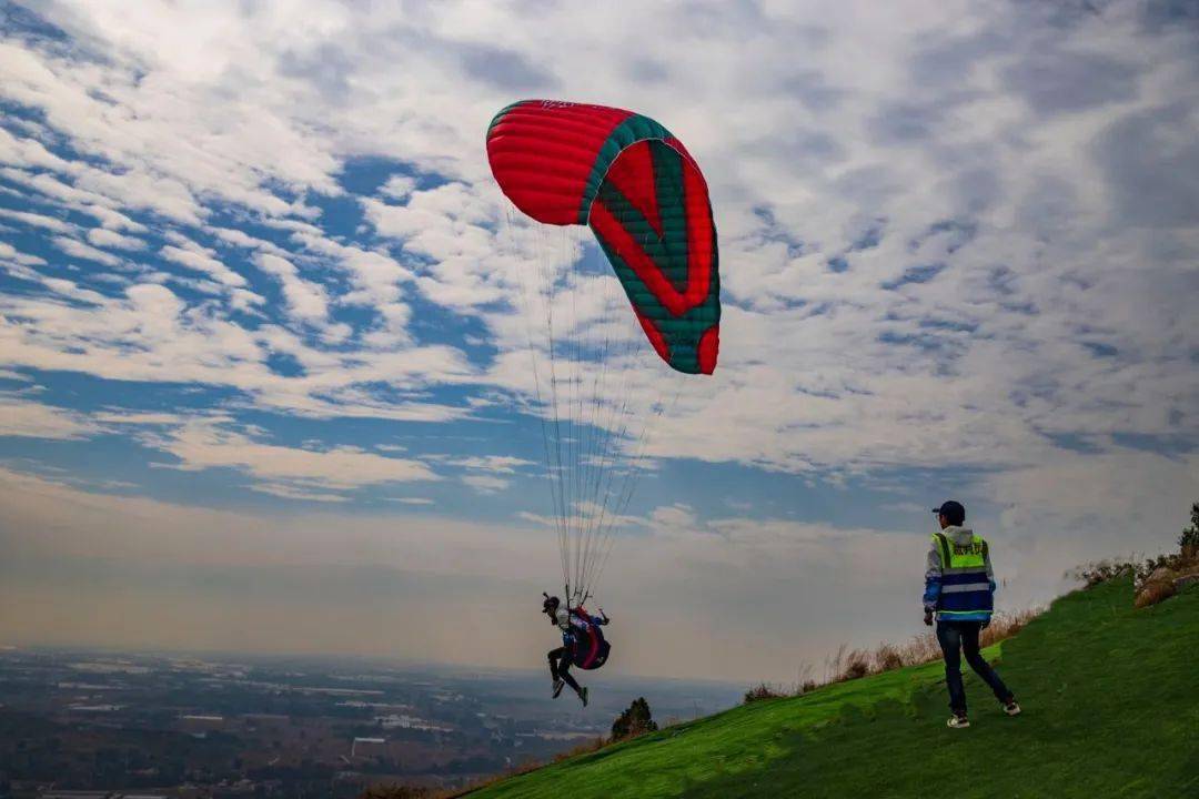 什么是滑翔伞云吸现象 a9b7bbae848041b096d53da7cfc2248b.jpeg