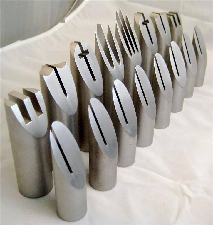 棋子|建筑大师为何都要设计自己风格的国际象棋？