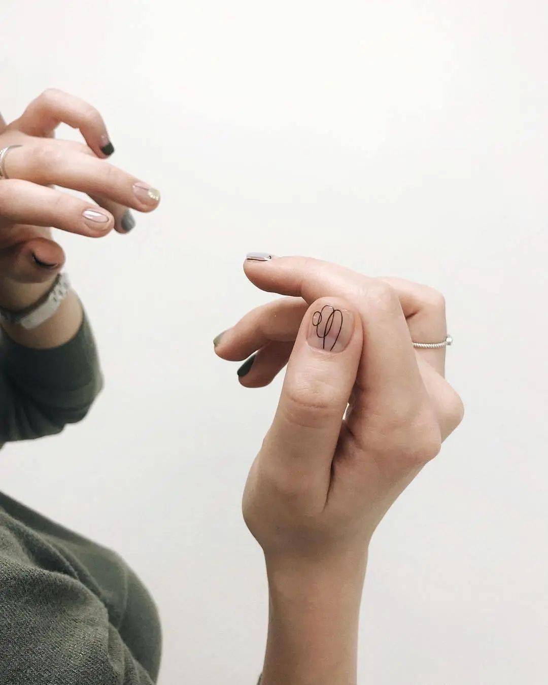 款式|赶紧存图！40款秋冬美甲，显白不挑人！