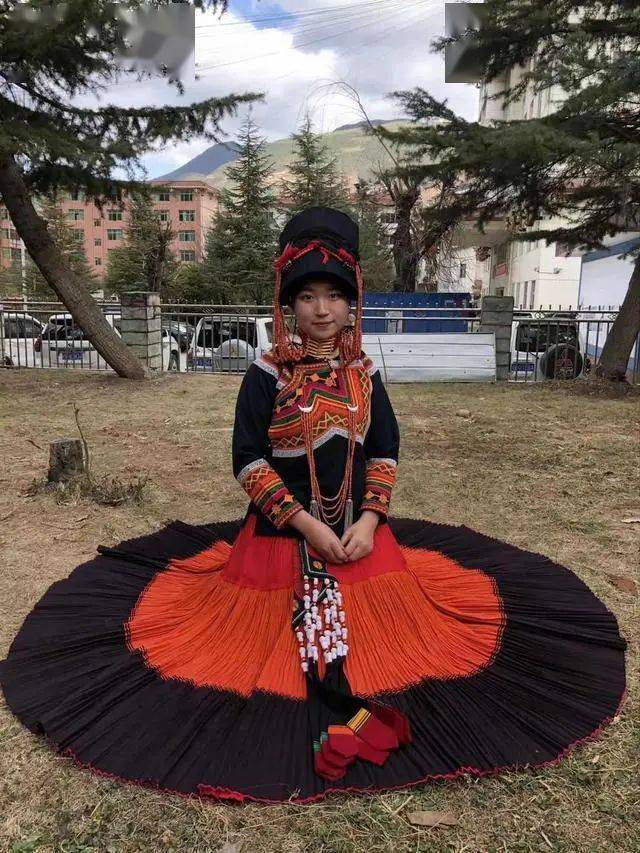 火焰|彝族女孩的火焰红