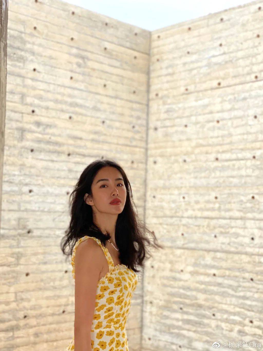 涂越白|美人计 | 肤色越来越健康的杨采钰，告诉你底妆真不用越涂越白