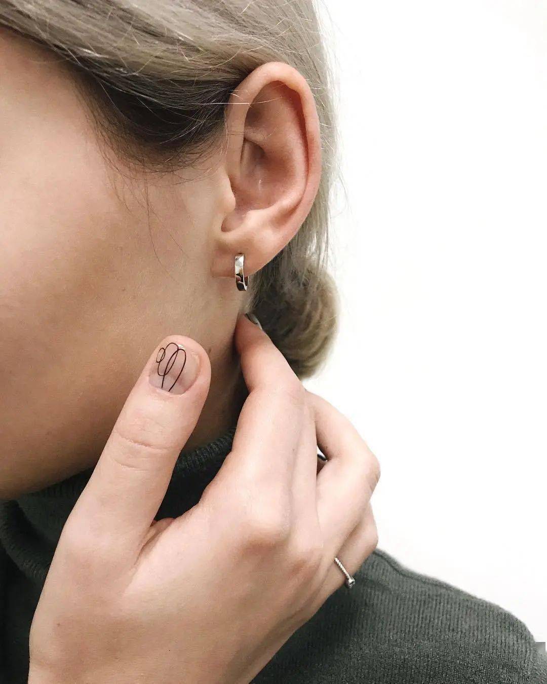 款式|赶紧存图！40款秋冬美甲，显白不挑人！