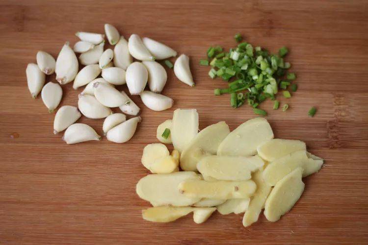 美味|这道干锅排骨也太美味了吧！隔壁邻居家的小孩都馋哭了！