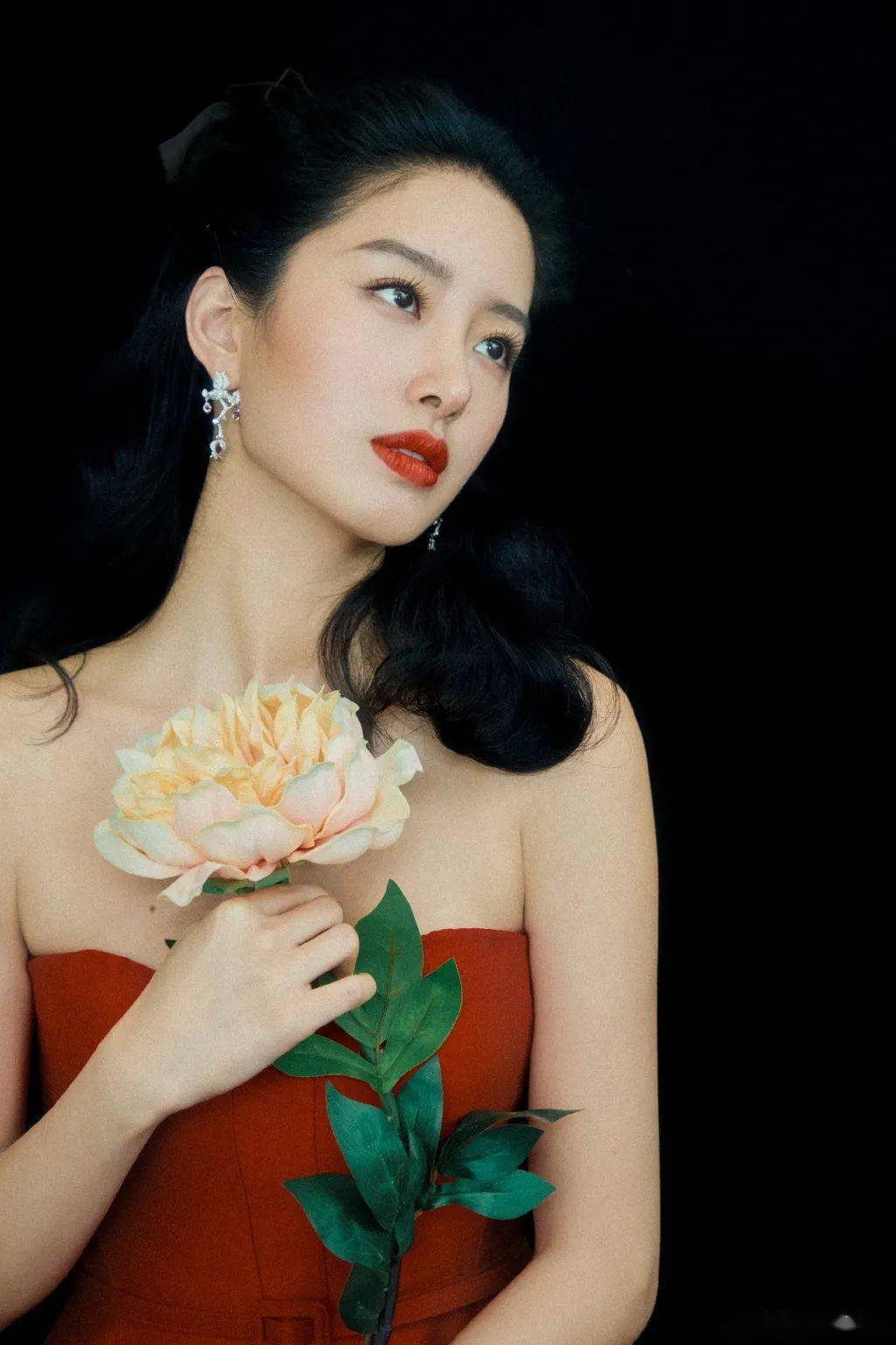 涂越白|美人计 | 肤色越来越健康的杨采钰，告诉你底妆真不用越涂越白