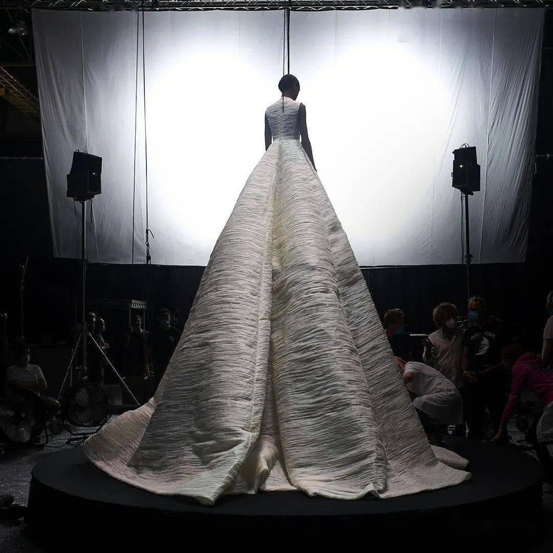 女装|谁是2020年全球最佳女装设计师？