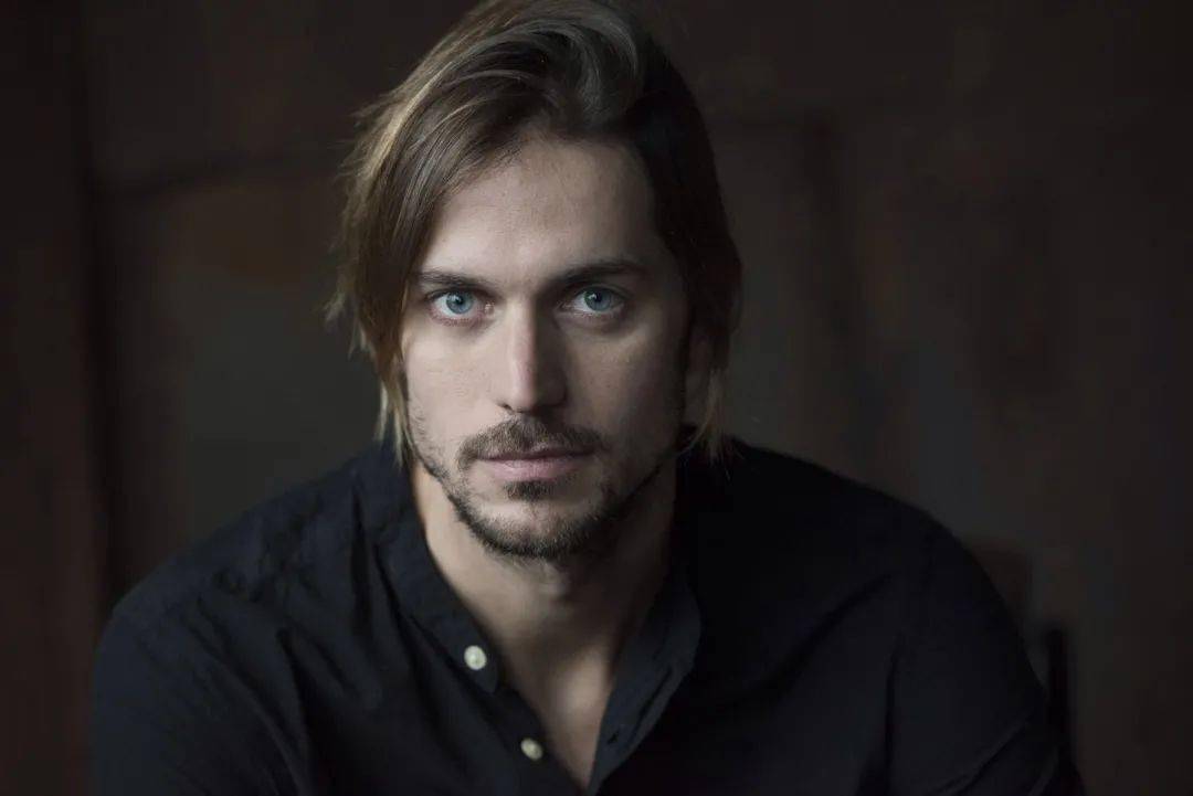 时尚|年度时尚美剧，我一天看完并爱上了全剧所有的男人！