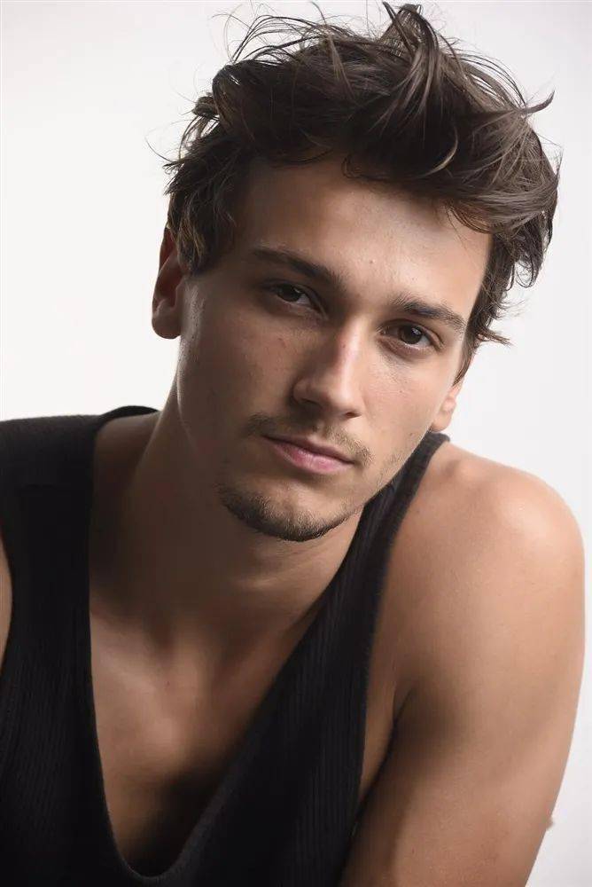 时尚|年度时尚美剧，我一天看完并爱上了全剧所有的男人！