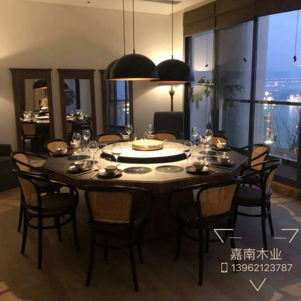 火锅店桌子摆放参考 2cc94635bbb64e28aa82cc0f1a280678.jpeg