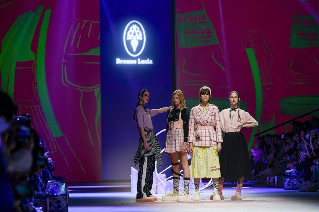 陆玺娅|不愧是你！本季最“拼”的设计师品牌～