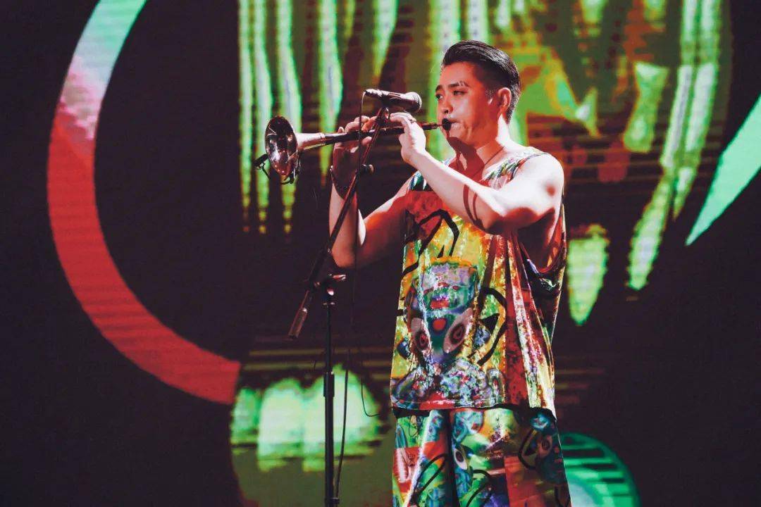 服装|二手玫瑰要进军潮流界了吗？