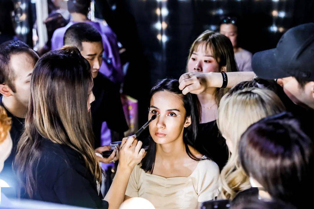 陆玺娅|不愧是你！本季最“拼”的设计师品牌～