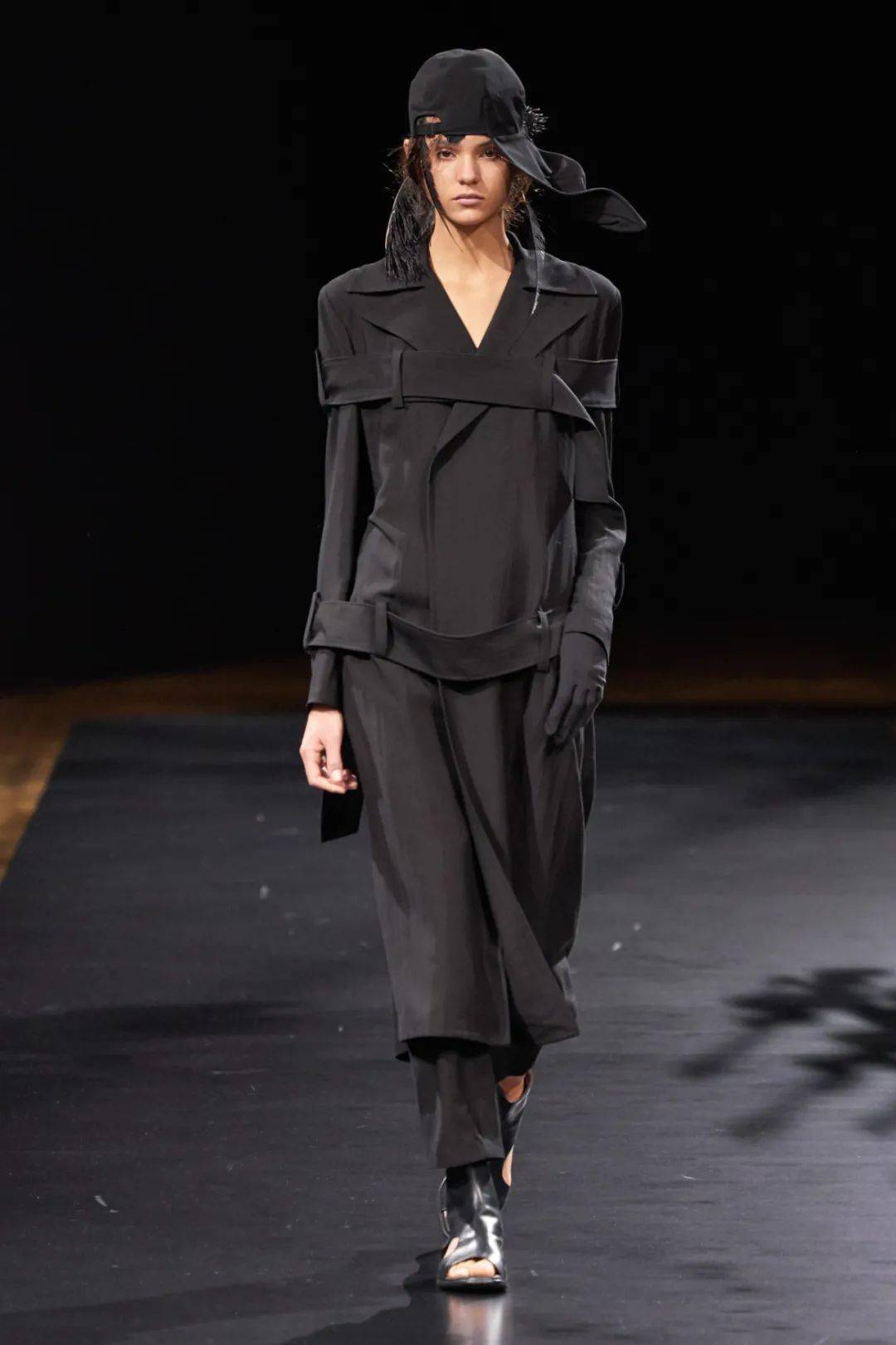 剪裁|Yohji Yamamoto 2021春夏丨标签式解构设计