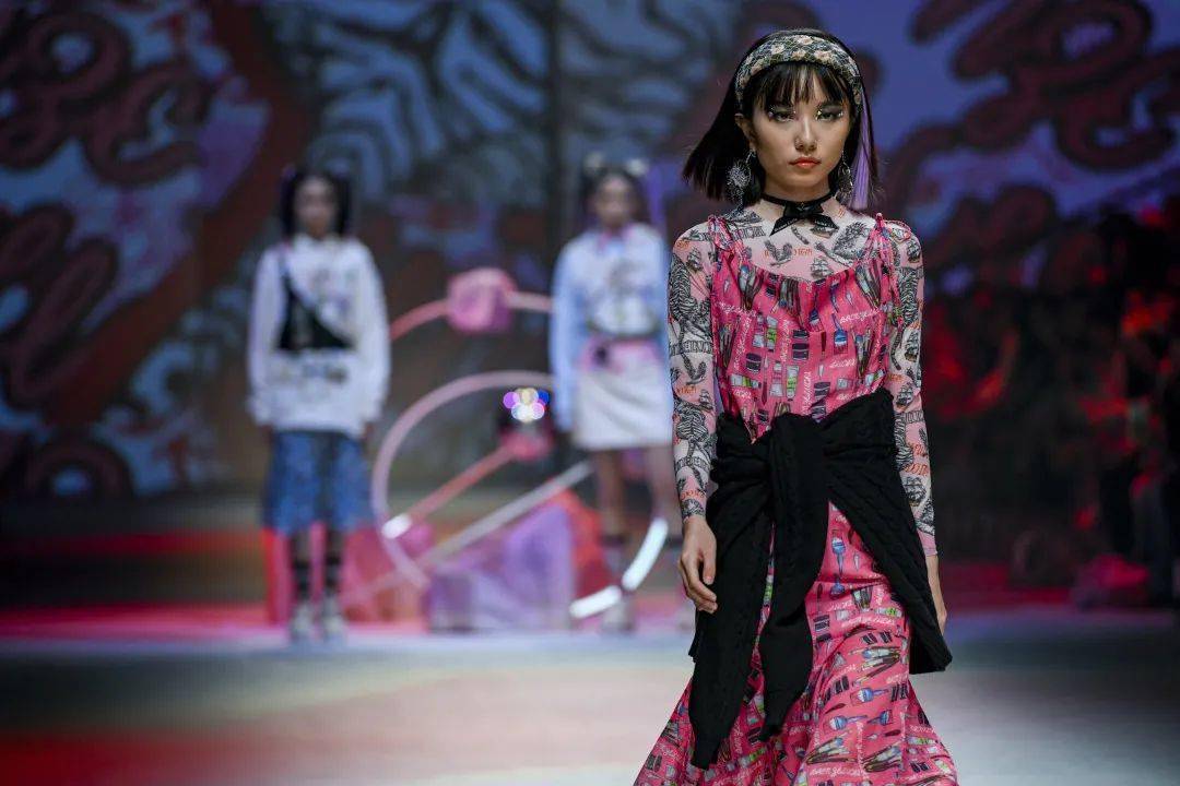 陆玺娅|不愧是你！本季最“拼”的设计师品牌～